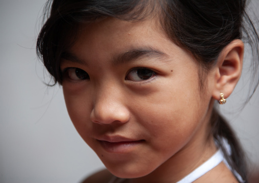 Portrait of a cambodian girl, Phnom Penh province, Phnom Penh, Cambodia