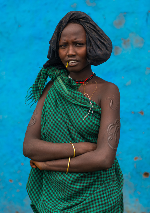 Bodi tribe woman with impressive scarifications on the arm, Omo valley, Hana mursi, Ethiopia