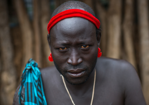 Portrait of a bodi tribe chief, Omo valley, Hana mursi, Ethiopia
