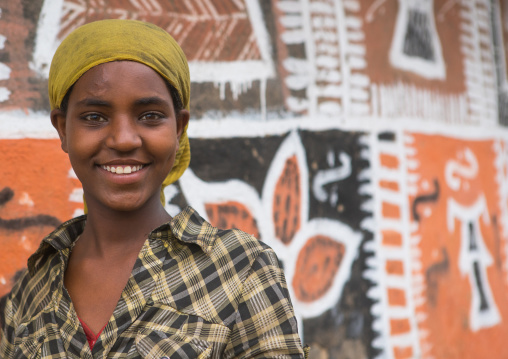 Ethiopia, Kembata, Alaba Kuito, ethiopian woman standing in front of her traditional painted house