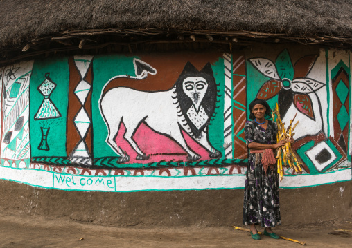 Ethiopia, Kembata, Alaba Kuito, ethiopian woman standing in front of her traditional painted house