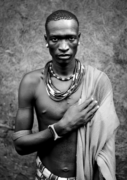 Menit man, Tum market, Omo valley, Ethiopia