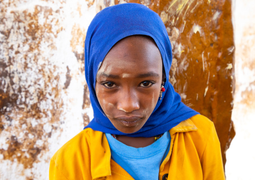Oromo pilgrim girl in Sheikh Hussein shrine with jarawa powder on the face, Oromia, Sheik Hussein, Ethiopia