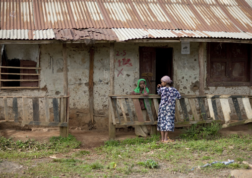 Girls, Mezan teferi area, Ethiopia