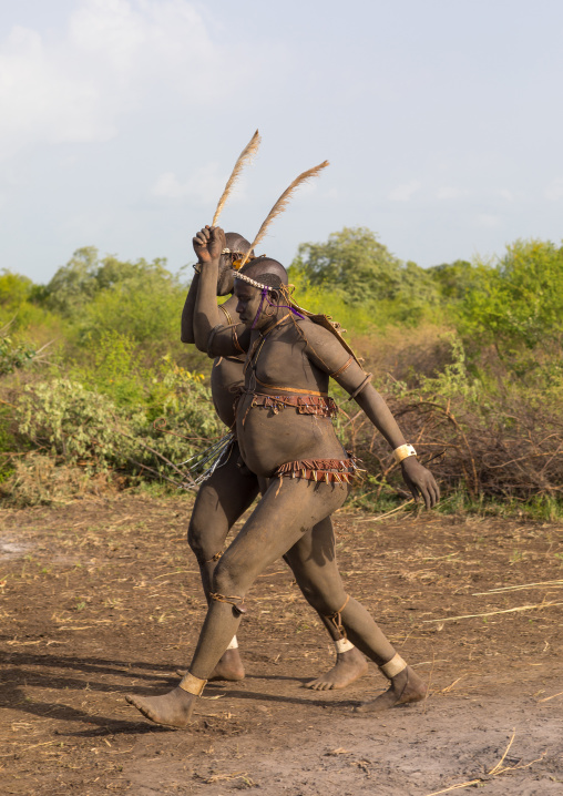 Bodi tribe fat men running during Kael ceremony, Omo valley, Hana Mursi, Ethiopia