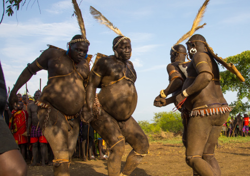 Bodi tribe fat men running during Kael ceremony, Omo valley, Hana Mursi, Ethiopia