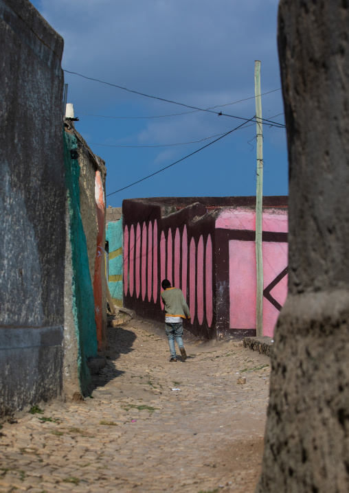 Harari man walking in the street of the old town, Harari Region, Harar, Ethiopia