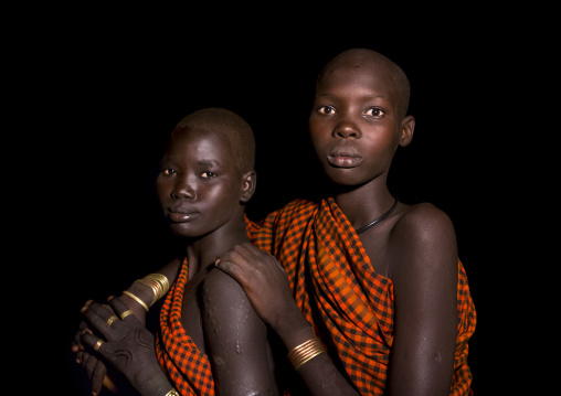 Bodi Tribe Teenagers Girls With Shaved Head, Hana Mursi, Omo Valley, Ethiopia