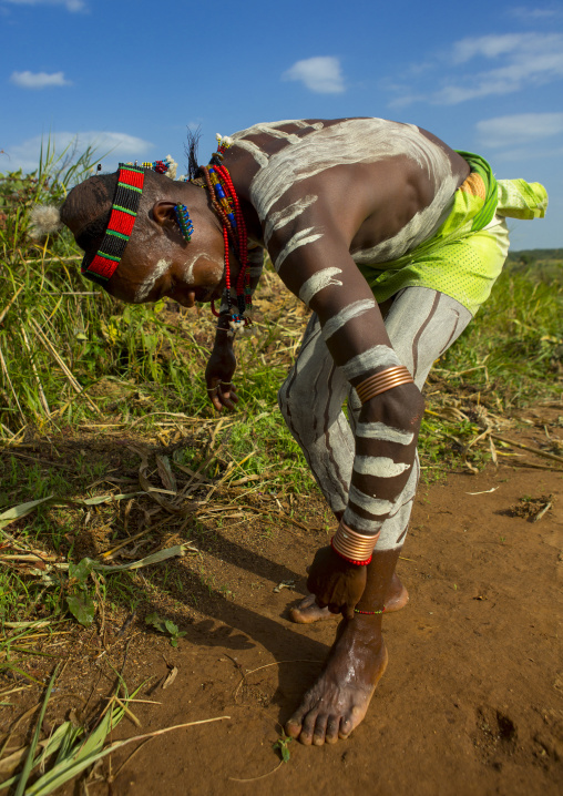 Bashada Tribe Man Making Body Painting, Dimeka, Omo Valley, Ethiopia