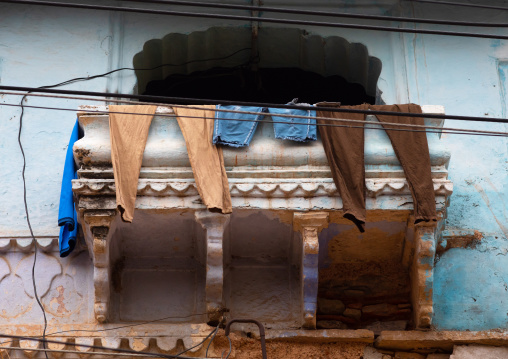 Clothes drying on the balcony of an old house, Rajasthan, Bundi, India