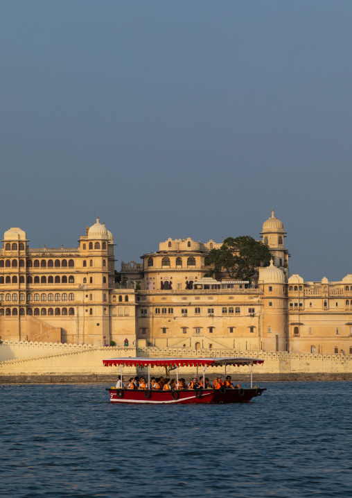 Historic building alongside lake Pichola, Rajasthan, Udaipur, India