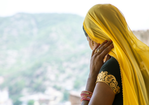 Rajasthani woman in sari in Jaigarh fort, Rajasthan, Amer, India