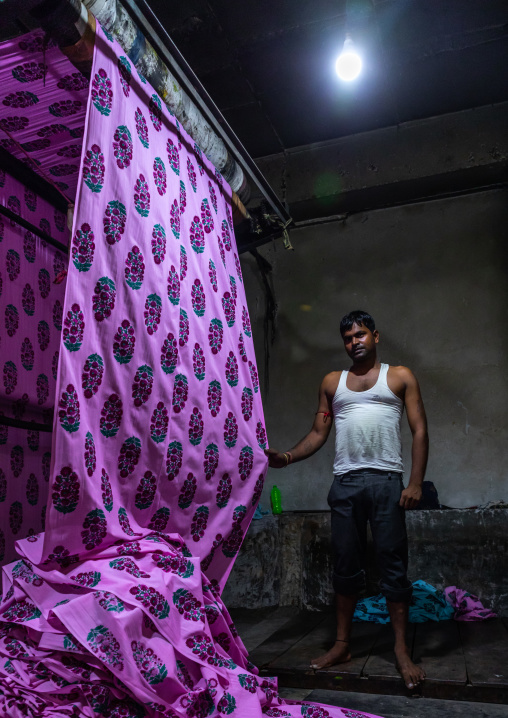 Indian worker in a saree factory, Rajasthan, Sanganer, India