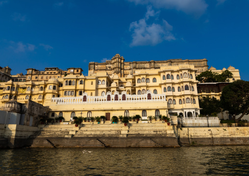 The city palace alongside lake Pichola, Rajasthan, Udaipur, India