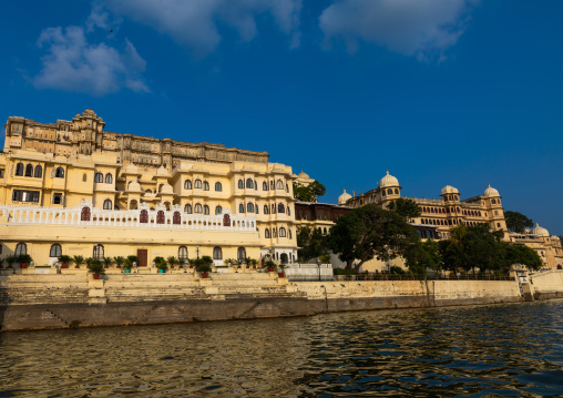 The city palace alongside lake Pichola, Rajasthan, Udaipur, India