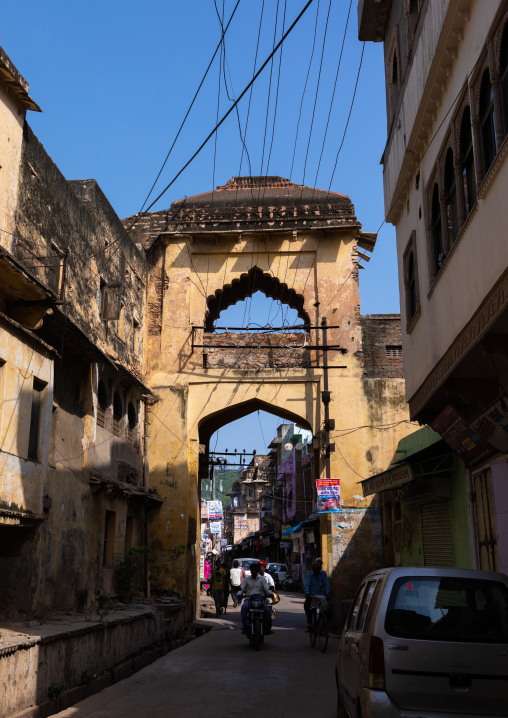 Old gate in the city center, Rajasthan, Bundi, India