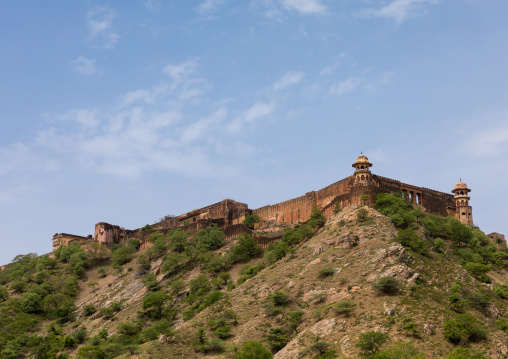 The long wall surrounding Amer fort, Rajasthan, Amer, India