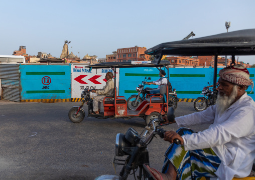 Indian men riding rickshaws in the street, Rajasthan, Jaipur, India