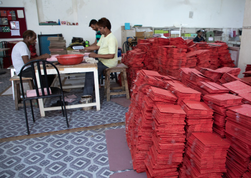 Indian workers in Salim's paper handmade paper factory, Rajasthan, Sanganer, India