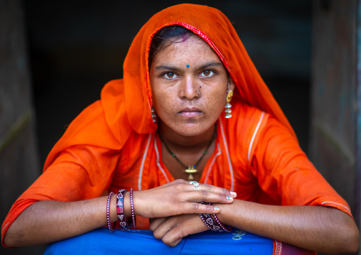 Portrait of a rajasthani woman in traditional clothing, Rajasthan, Jaisalmer, India