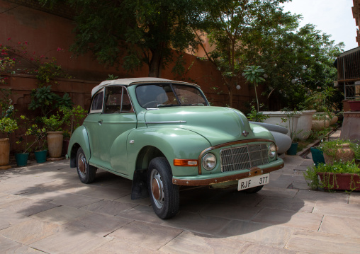 Old green car, Rajasthan, Bikaner, India