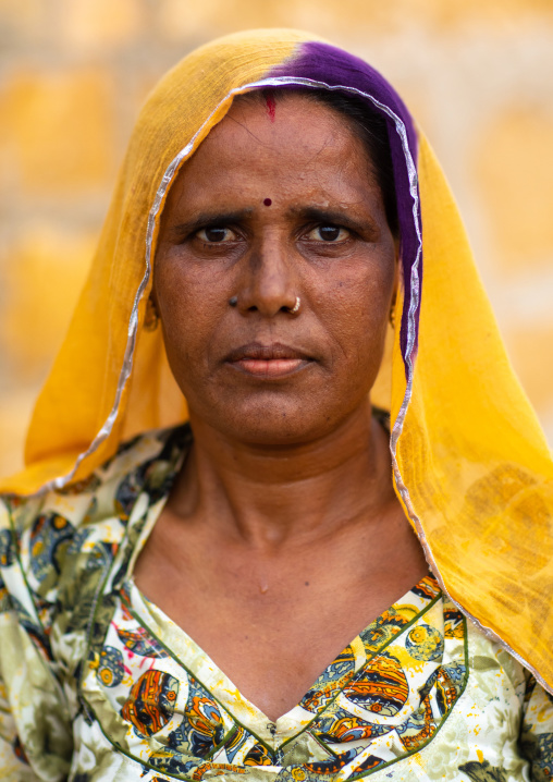 Portrait of a rajasthani woman in traditional sari, Rajasthan, Jaisalmer, India