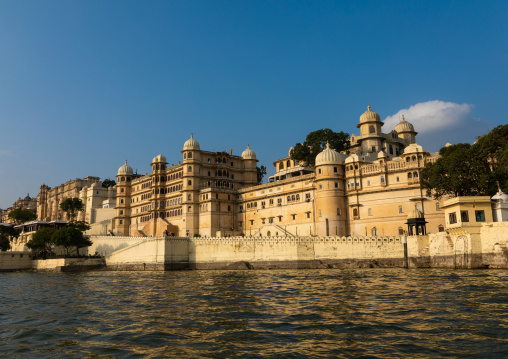 The city palace alongside lake Pichola, Rajasthan, Udaipur, India