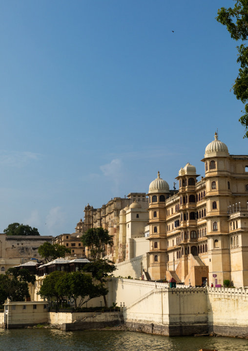The city palace alongside lake Pichola, Rajasthan, Udaipur, India