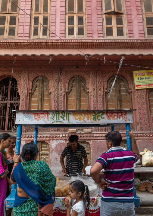 Small food stall in front of a haveli in the old city, Rajasthan, Bikaner, India