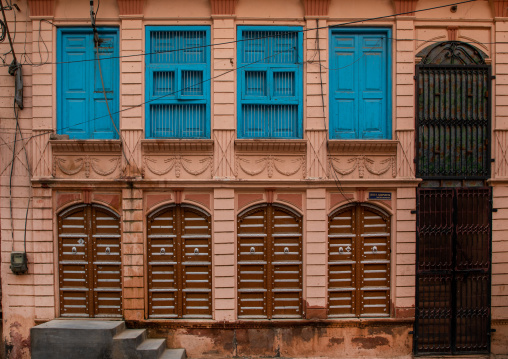 Beautiful haveli windows in the old city, Rajasthan, Bikaner, India