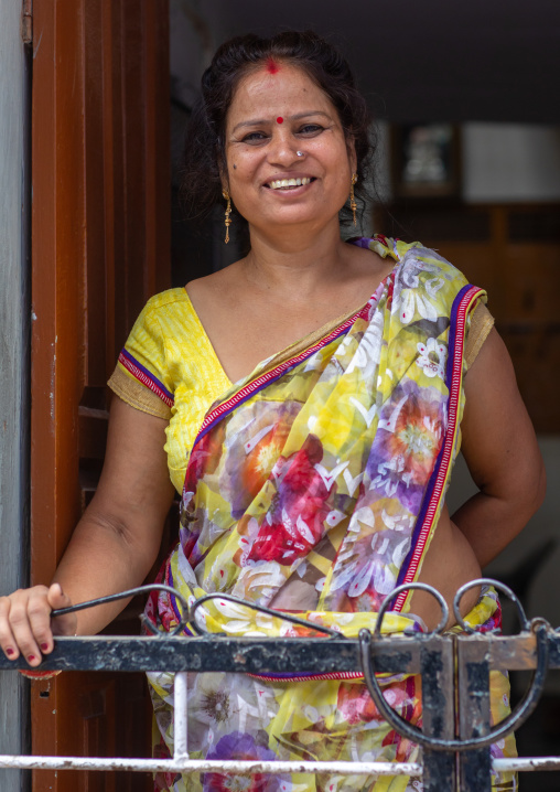 Portrait of a smiling rajasthani woman in traditional sari, Rajasthan, Bundi, India