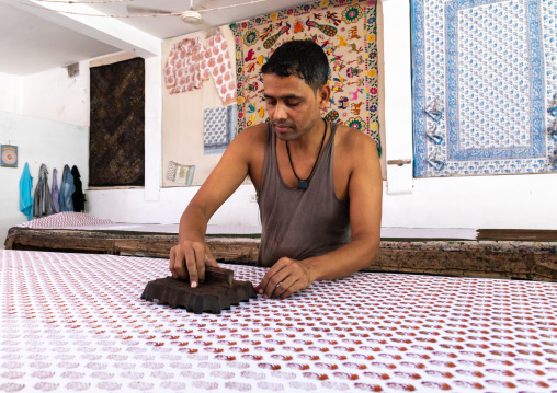 Indian worker with block printing traditional process, Rajasthan, Jaipur, India