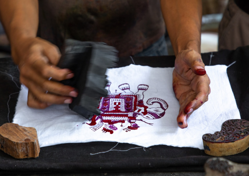 Indian worker with block printing traditional process, Rajasthan, Jaipur, India
