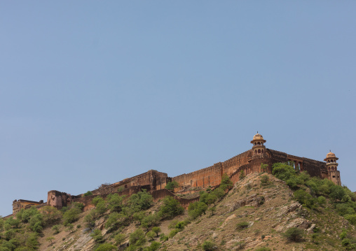 The long wall surrounding Amer fort, Rajasthan, Amer, India