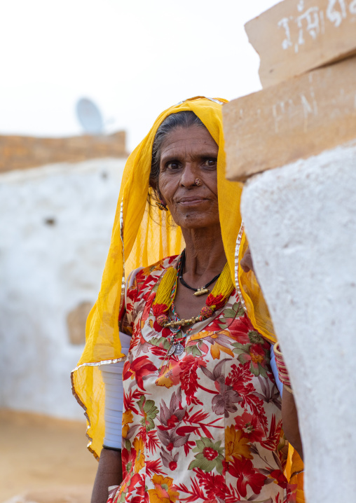 Portrait of a rajasthani woman in traditional sari, Rajasthan, Jaisalmer, India