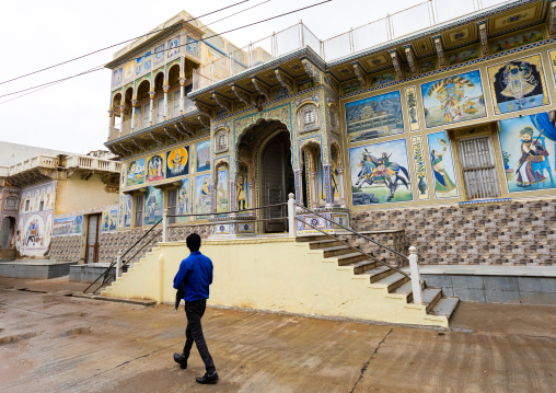 Wall paintings on an old haveli, Rajasthan, Nawalgarh, India