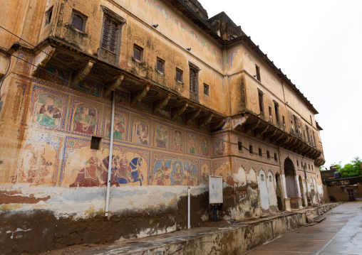 Old haveli with lavishly painted walls, Rajasthan, Nawalgarh, India