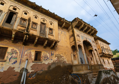 Old haveli with lavishly painted walls, Rajasthan, Nawalgarh, India