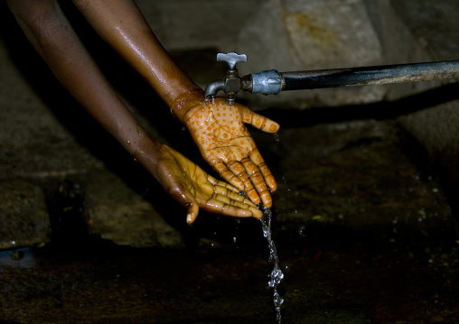 Washing Hands Tattoed With Henna In The Sri Ranganathaswamy Temple, Trichy India