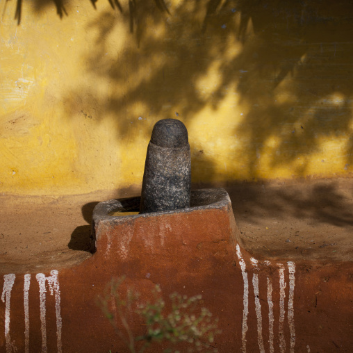 Lingam In Front Of A Adobe House With Painted White Stripes, Madurai, India