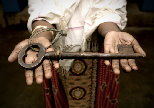 A Man Holds Out The Giant Key To A Mansion In Kanadukathan, Chettinad, India