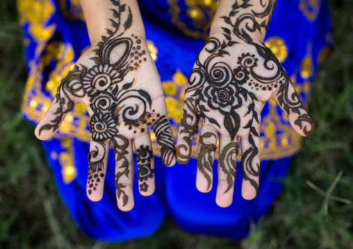 little girl with henna painted hands, Hormozgan, Bandar-e Kong, Iran