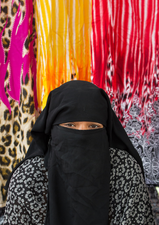 veiled bandari woman at the panjshambe bazar thursday market, Hormozgan, Minab, Iran