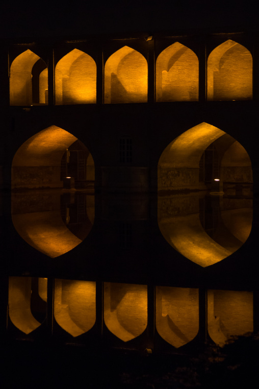 a view of the si-o-seh bridge at night highlighting the 33 arches, Isfahan Province, isfahan, Iran