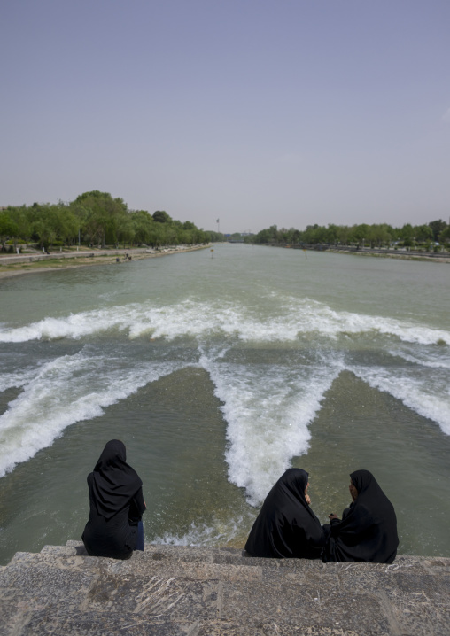 Khaju bridge pol-e khaju spanning the zayandeh river, Isfahan province, Isfahan, Iran