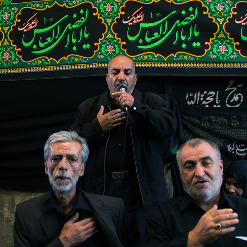 Iranian shiite muslim men in the bazaar to commemorate the martyrdom anniversary of Hussein during Muharram, Isfahan Province, Isfahan, Iran