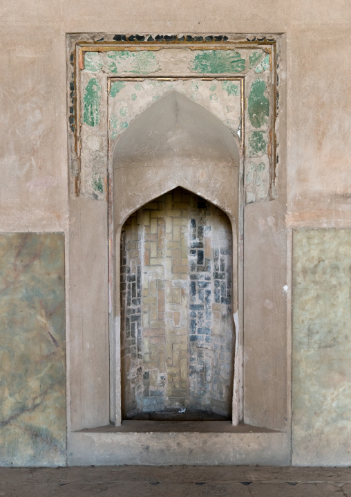 Chehel Sotoun Forty Columns Palace chime with a helmet shape, Isfahan Province, Isfahan, Iran