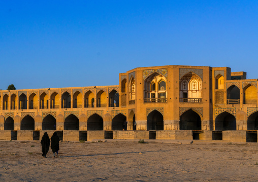Khaju bridge Pol-e Khaju over dry Zayandeh river, Isfahan Province, Isfahan, Iran