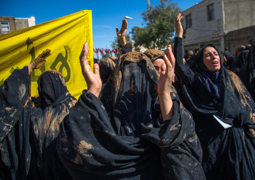 Iranian Shiite Muslim Women Covered In Mud, Chanting And Self-flagellating During Ashura, The Day Of The Death Of Imam Hussein, Kurdistan Province, Bijar, Iran