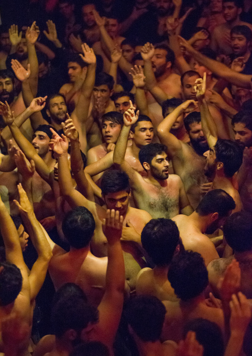 Iranian Shiite Muslim Mourners From The Mad Of Hussein Community Chanting And Self-flagellating During Muharram, Isfahan Province, Kashan, Iran